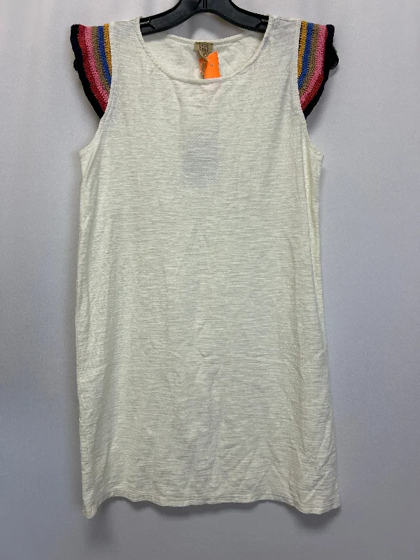 Dress Casual Short By True Craft  Size: M