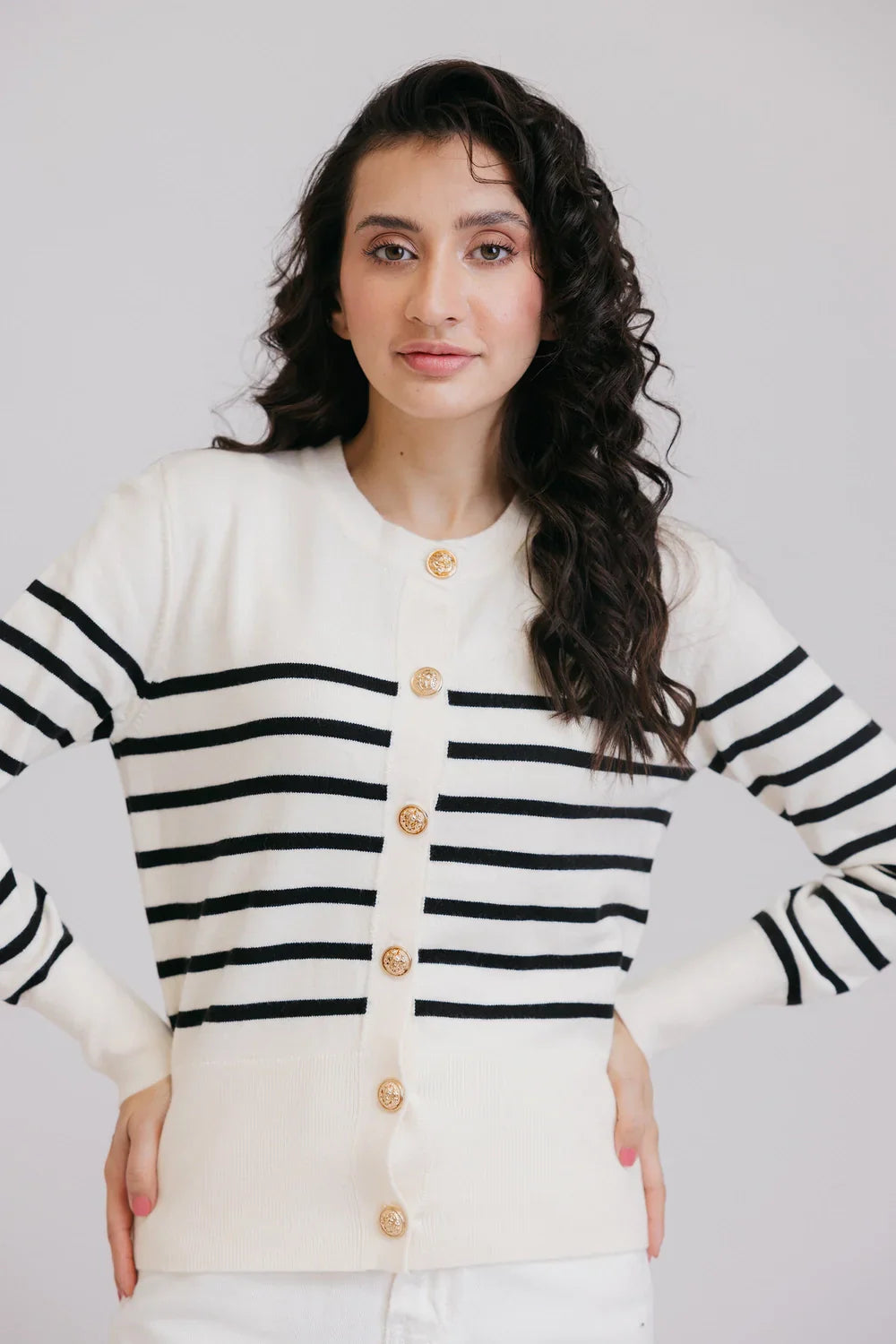 Full Sleeves Round Neck Cardigan Sweater Welt Pockets Slit Pockets Flap Pockets